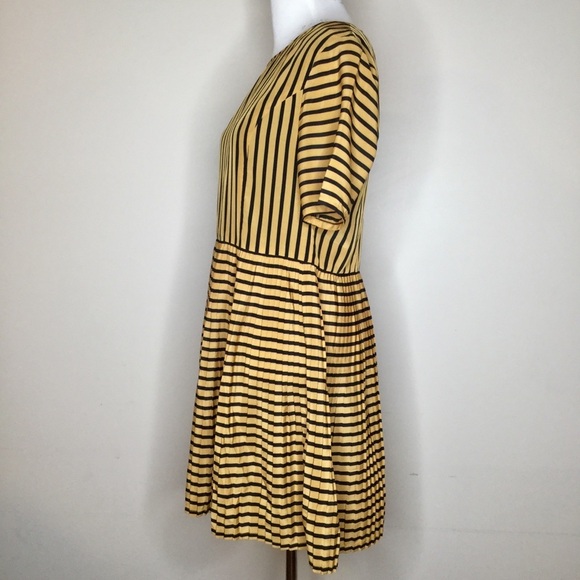 MINKPINK Black & Gold Stripe Pleated Dress Size Large - Picture 3 of 7